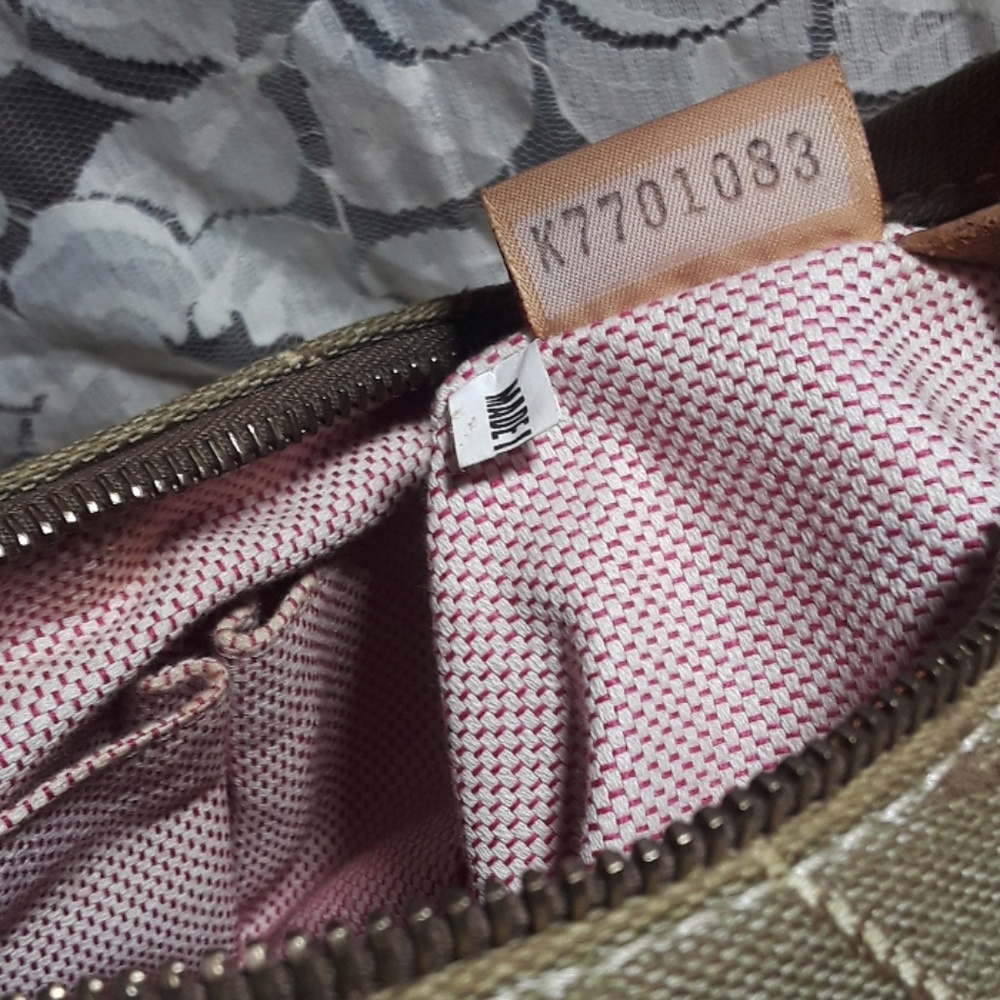Dooney & bourke  bay - Picture 6 of 6